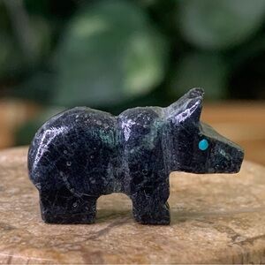 Native American Style Zuni Bear Fetish Bead Carved Black Stone Mini Animal .9”